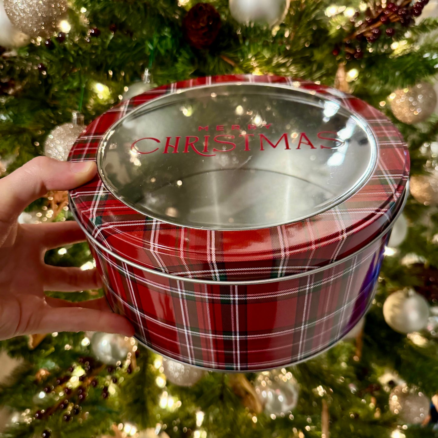 Christmas Breads - Circular Merry Christmas Red and Green Tin - SCTJM Nazareth Bakery